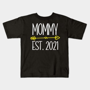 Mommy EST. 2021 Kids T-Shirt